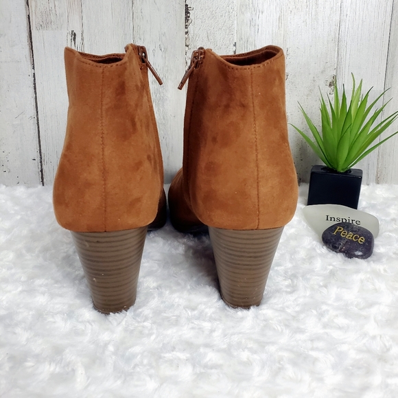 Old Navy Suede Heeled Booties Size 9 - Picture 7 of 10